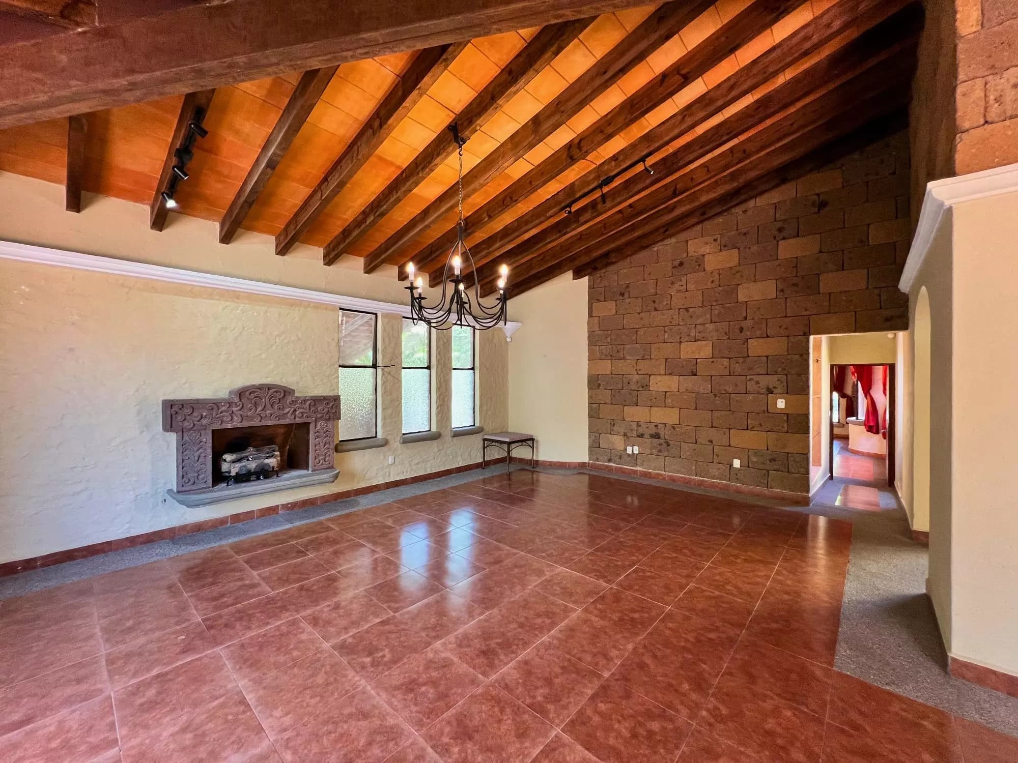 Colonial Charm - Los Labradores Community — Los Labradores, San Miguel de Allende — photo 14 — soaring beamed ceilings, rustic elegance