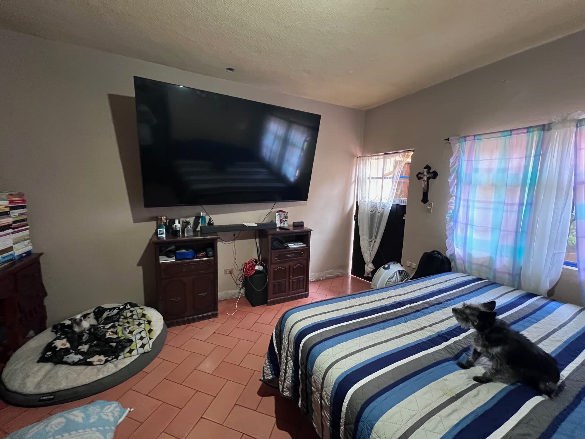 Casa Tatanacho - FIXER UPPER — Guadalupe, San Miguel de Allende — photo 5 — spacious master suite with entertainment amenities