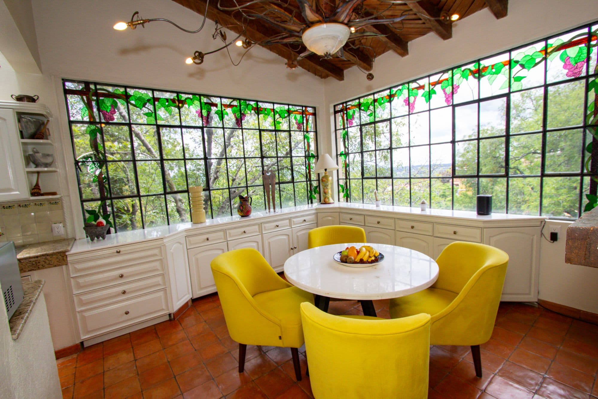 Condo Sto. Domingo — Centro, San Miguel de Allende — photo 18 — luminous sunroom with panoramic garden views