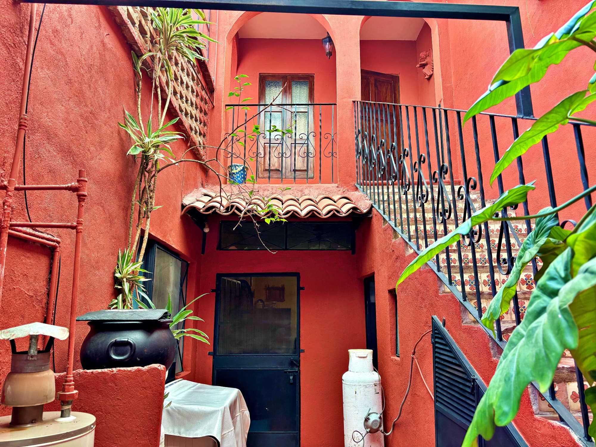 Casa en venta en la colonia guadalupe — Guadalupe, San Miguel de Allende — photo 15 — charming colonial courtyard with authentic character