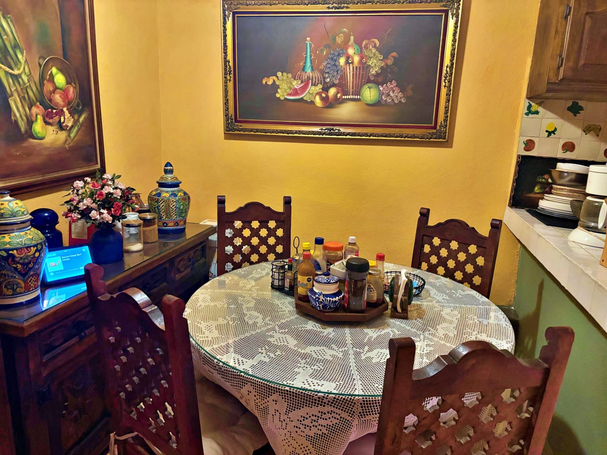 Casa en venta en la colonia guadalupe — Guadalupe, San Miguel de Allende — photo 7 — vibrant colonial dining with authentic charm