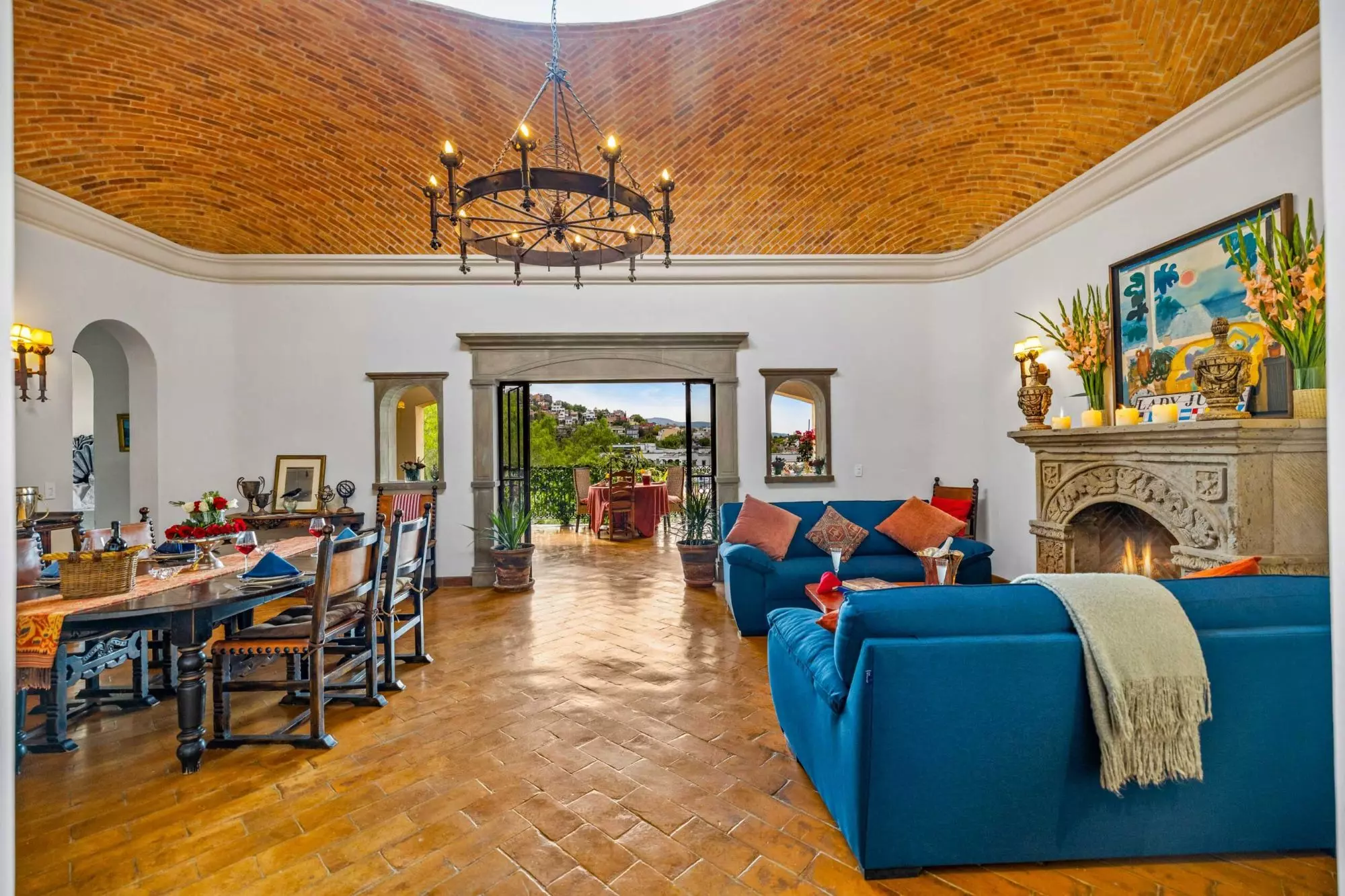 Casa Noche Mágica — El Obraje, San Miguel de Allende — photo 7 — stunning barrel-vaulted living space