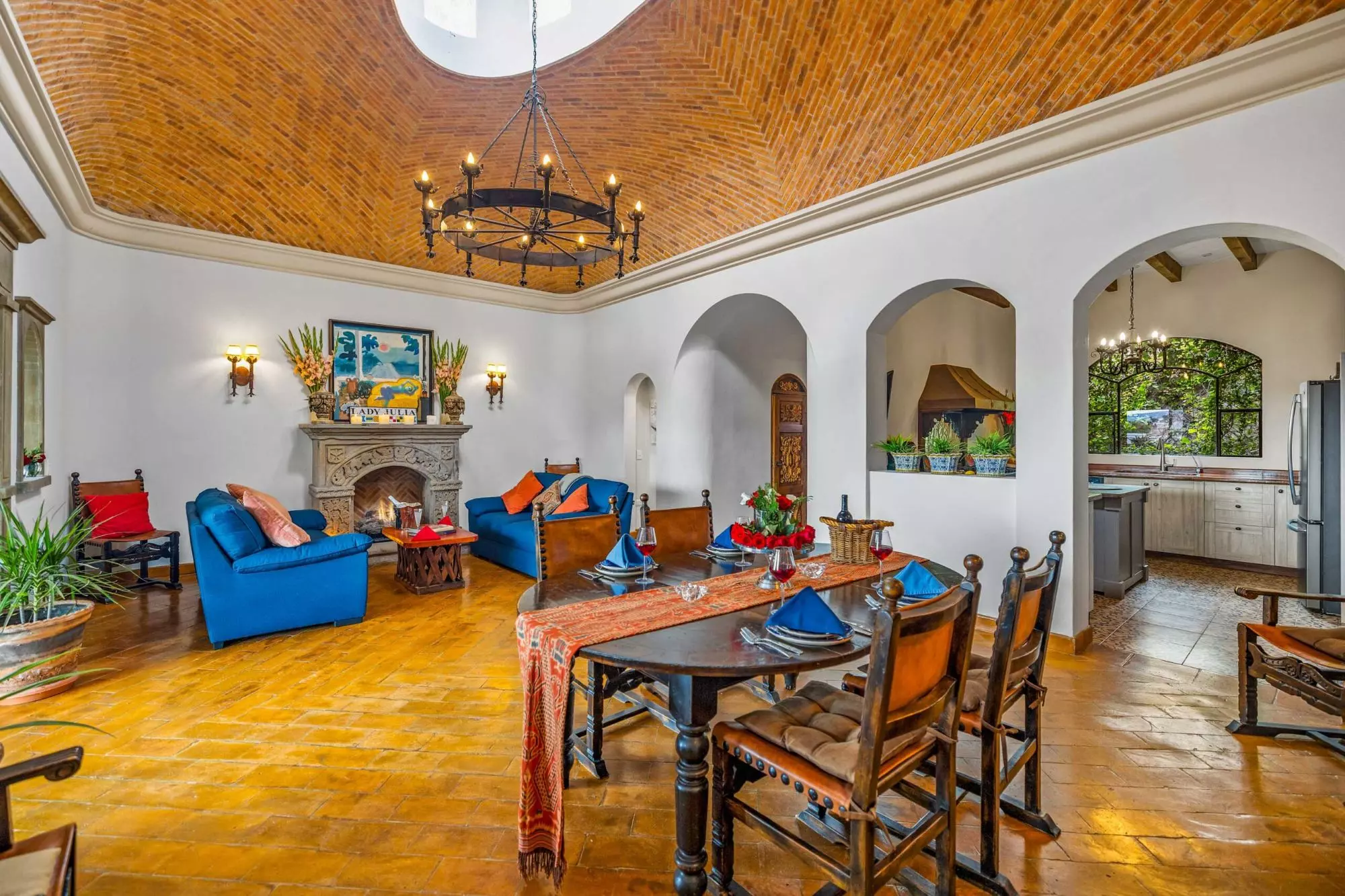 Casa Noche Mágica — El Obraje, San Miguel de Allende — photo 8 — soaring ceilings, vibrant colonial elegance