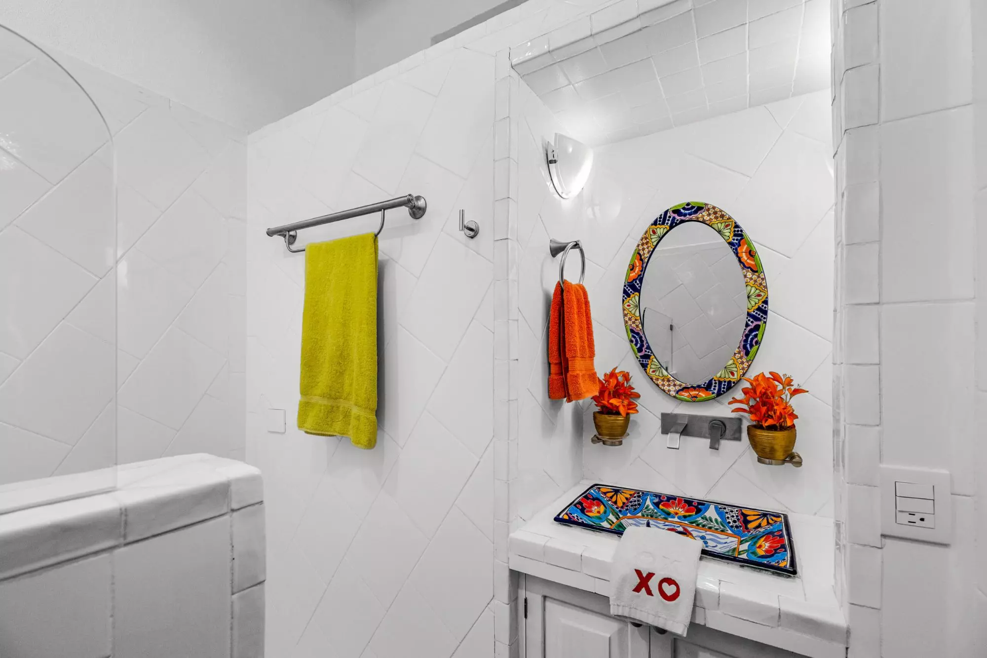 Casa Noche Mágica — El Obraje, San Miguel de Allende — photo 18 — vibrant, artfully appointed guest bathroom