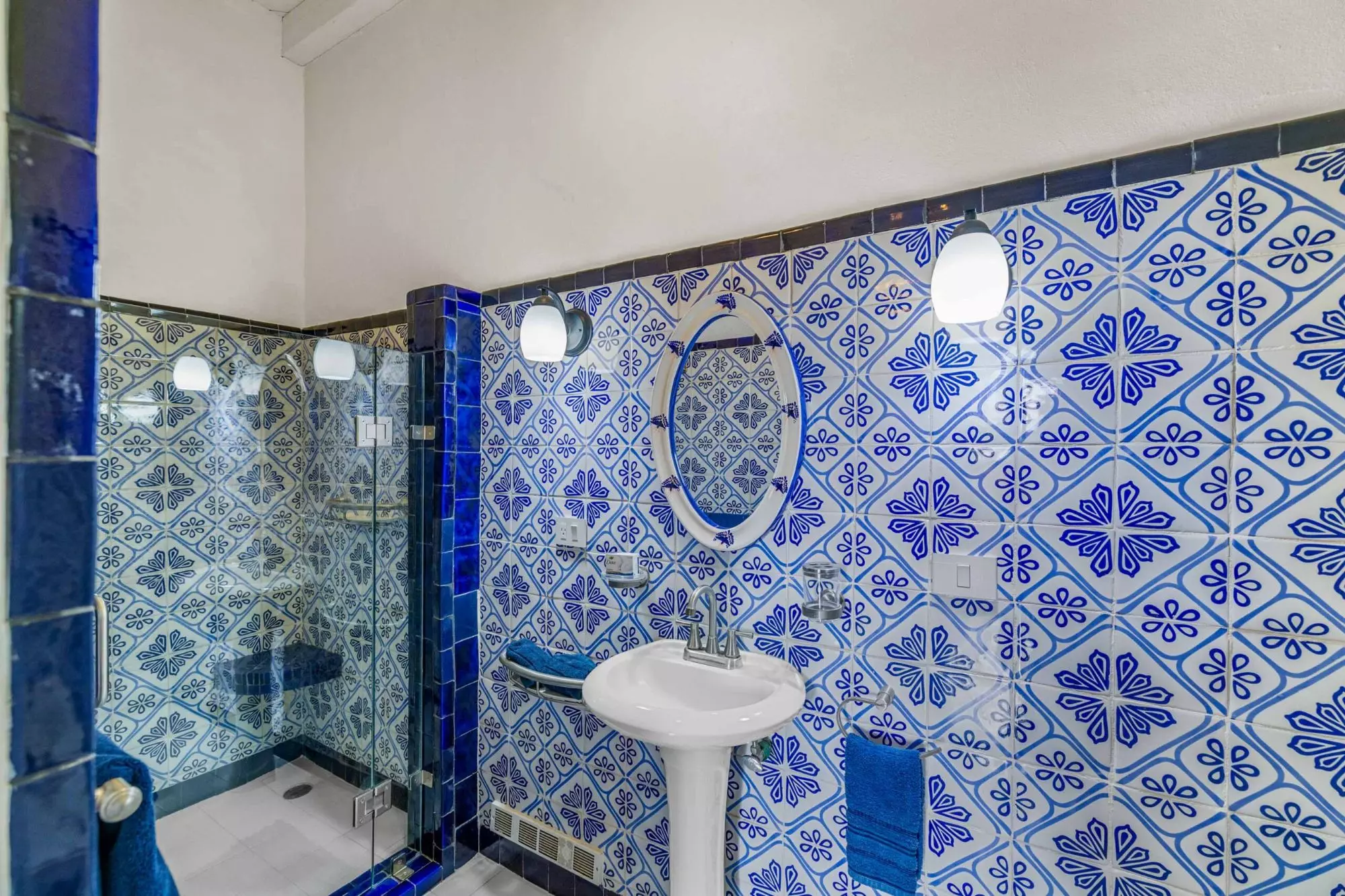 Casa Noche Mágica — El Obraje, San Miguel de Allende — photo 19 — authentic talavera-tiled spa bathroom