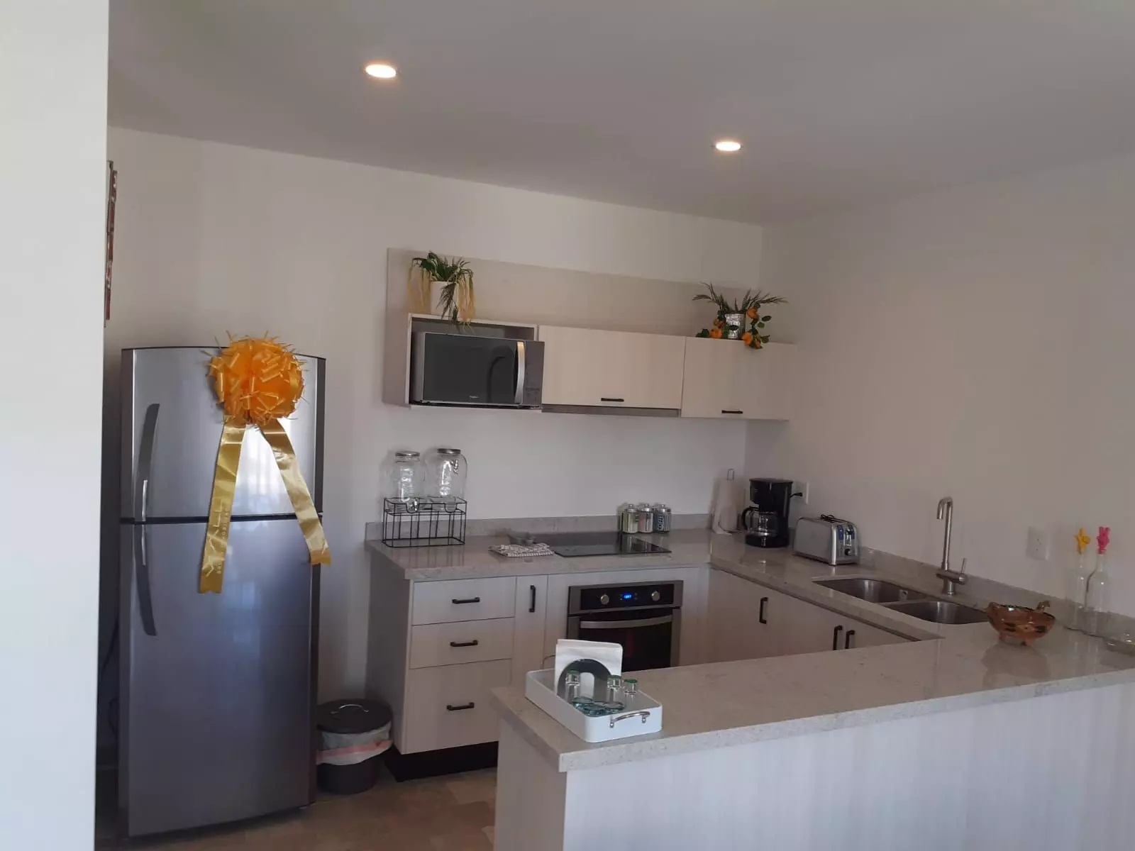 Luminaria Aprtment — El Paraiso, San Miguel de Allende — photo 21 — contemporary kitchen with elegant finishes