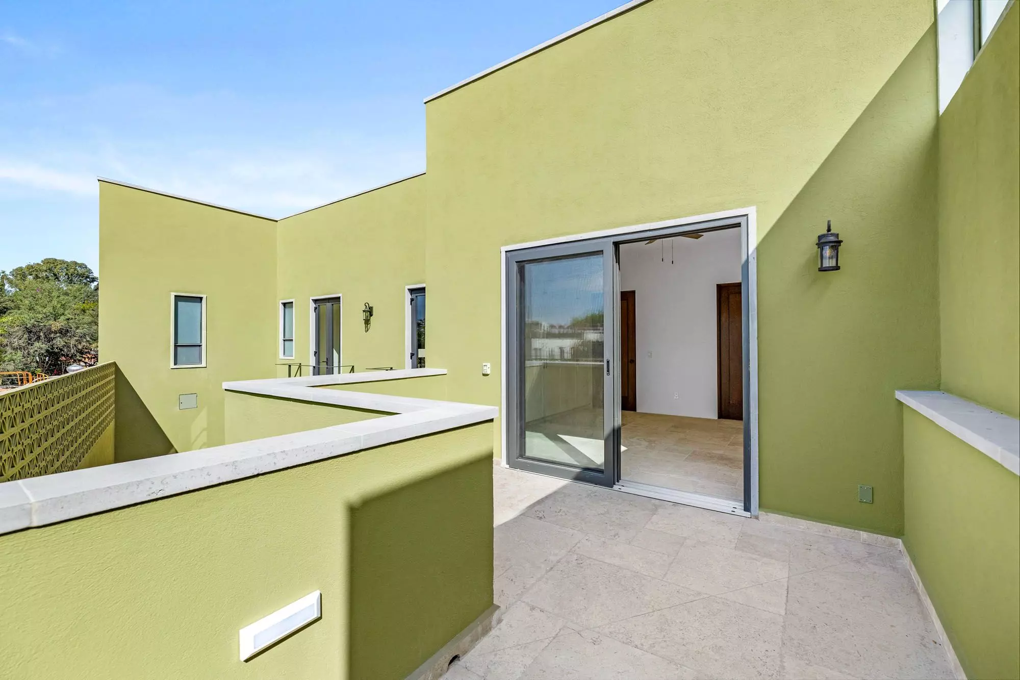 Casa Grillo — Guadiana, San Miguel de Allende — photo 18 — luminous terrace, modern architectural elegance