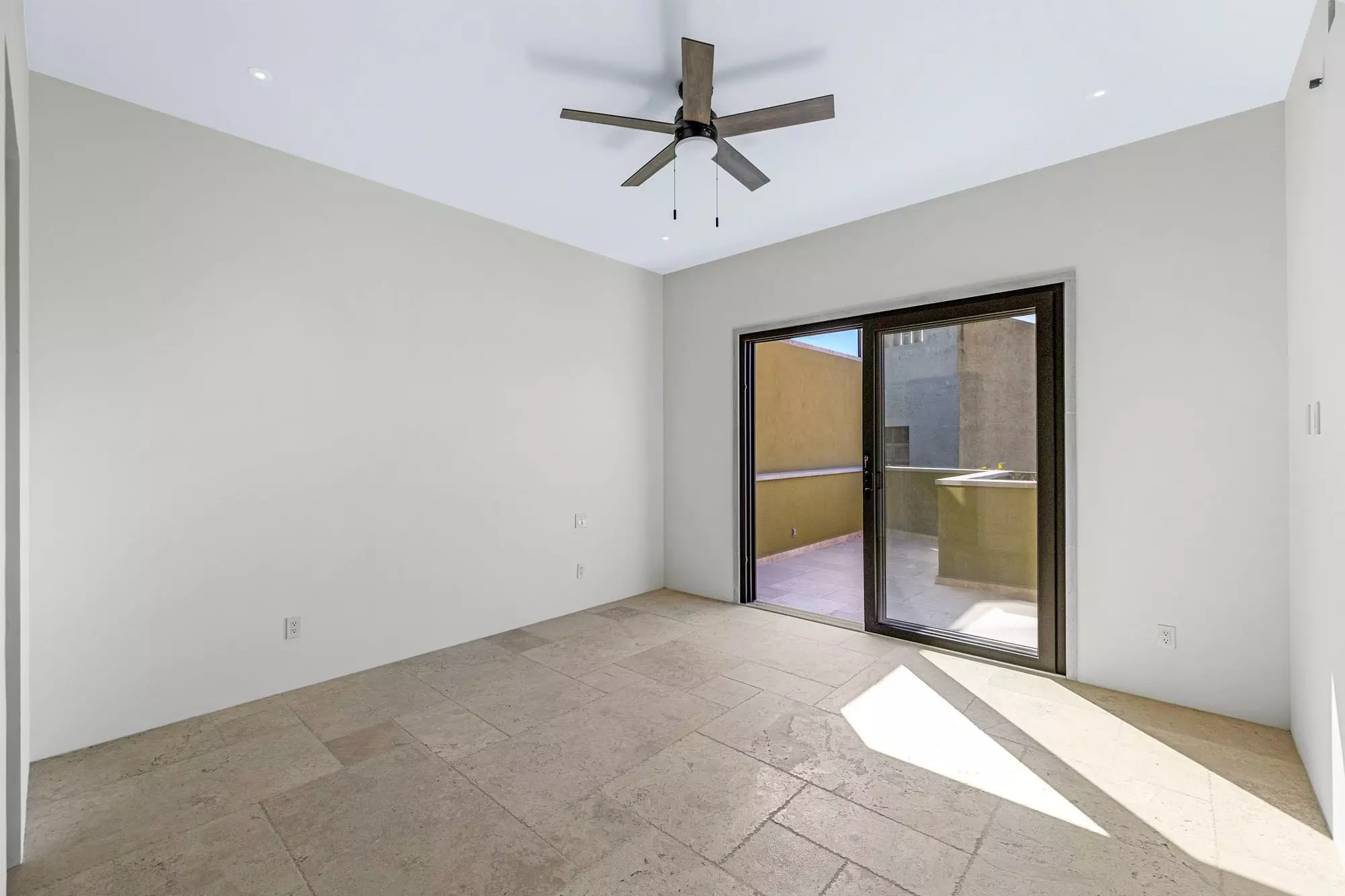 Casa Grillo — Guadiana, San Miguel de Allende — photo 14 — sun-flooded modern living space