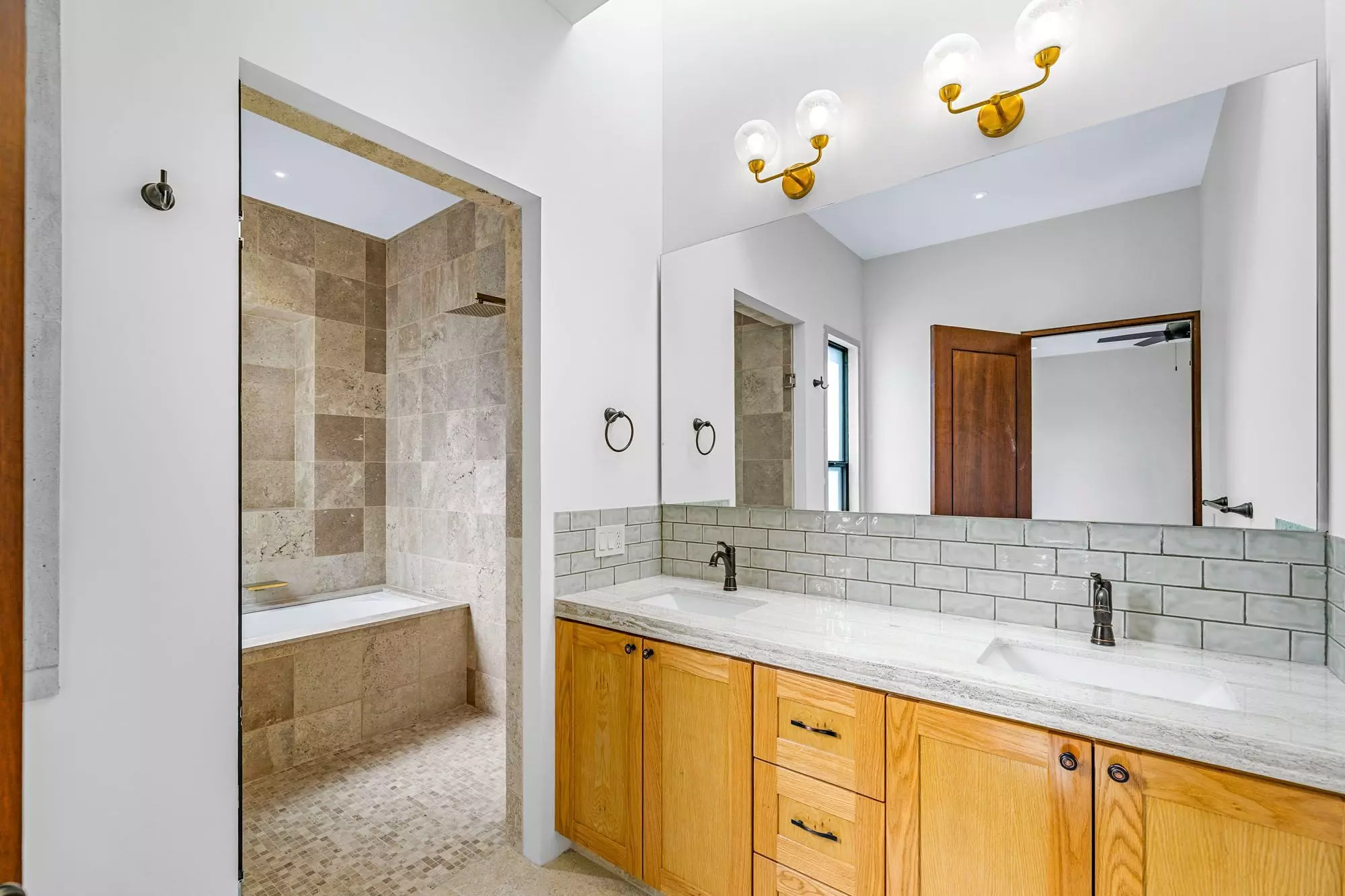 Casa Grillo — Guadiana, San Miguel de Allende — photo 22 — spa-like master bath with skylights