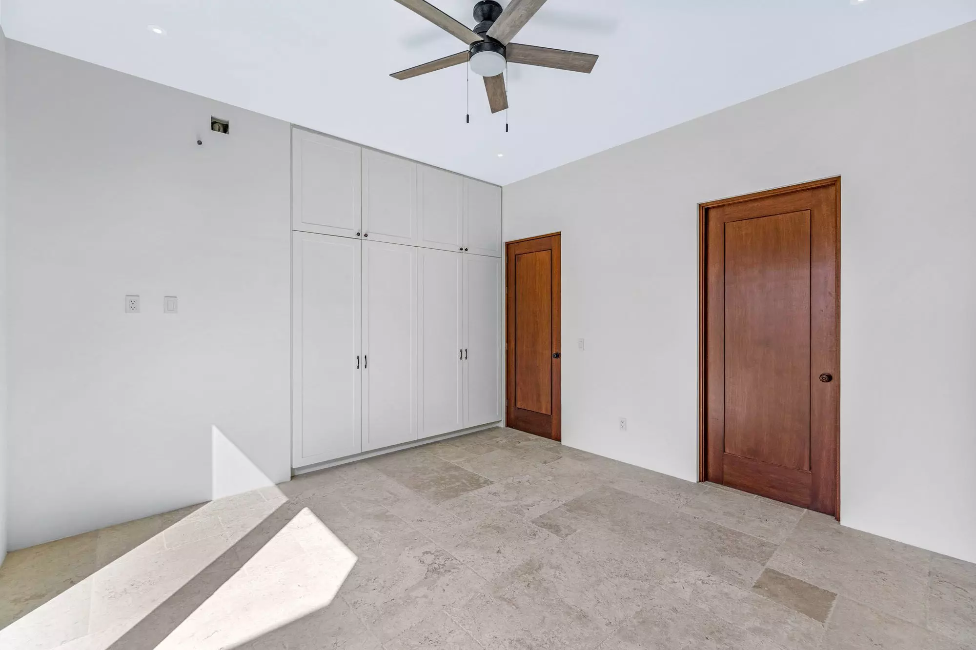 Casa Grillo — Guadiana, San Miguel de Allende — photo 16 — bright, spacious primary suite sanctuary