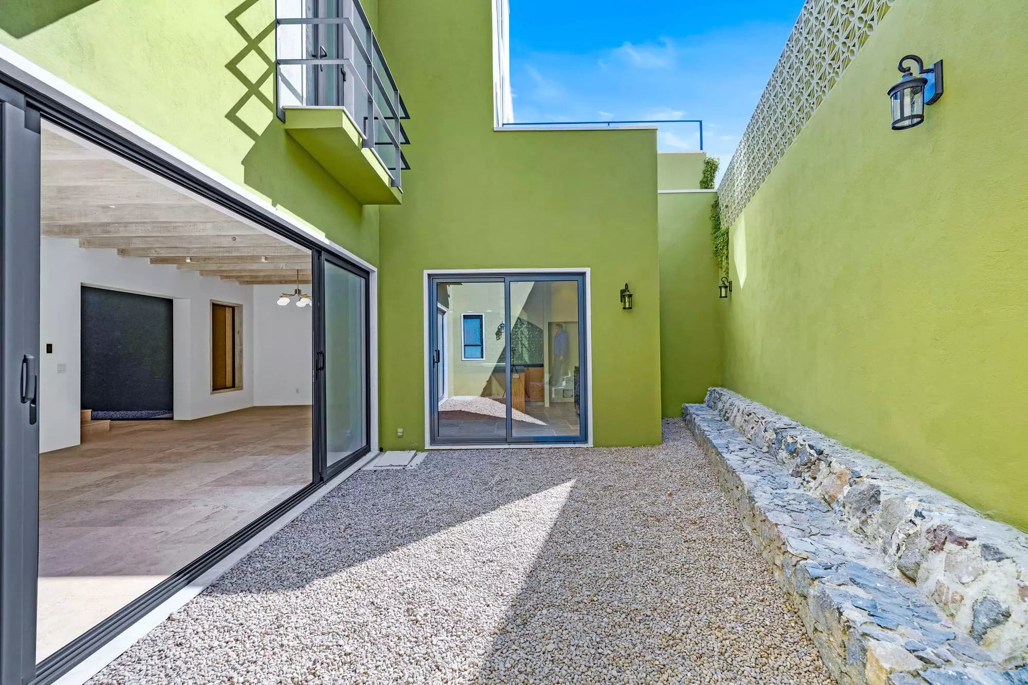 Casa Grillo — Guadiana, San Miguel de Allende — photo 10 — luminous courtyard, contemporary mexican elegance