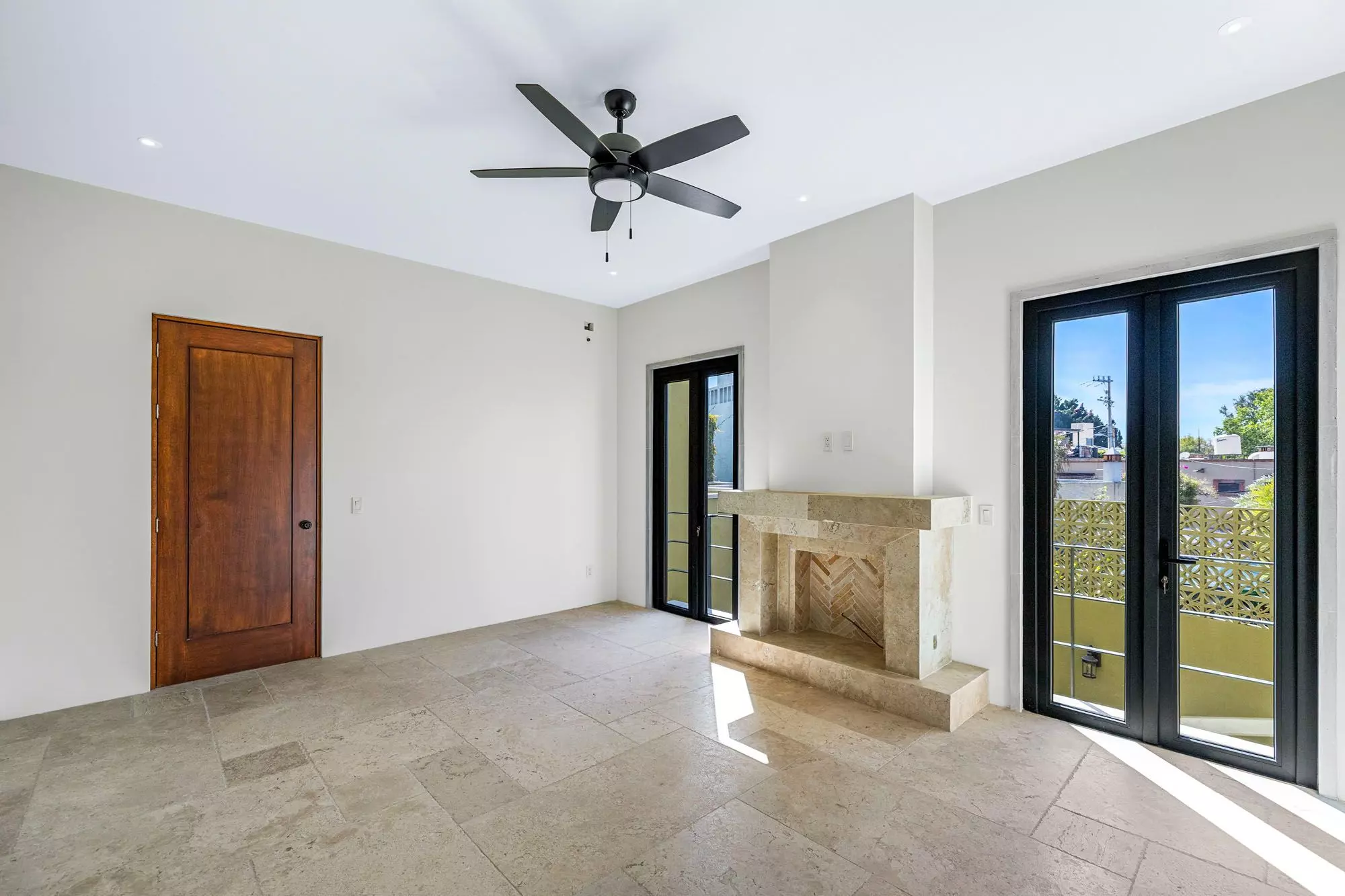 Casa Grillo — Guadiana, San Miguel de Allende — photo 20 — luminous terrace with architectural fireplace feature