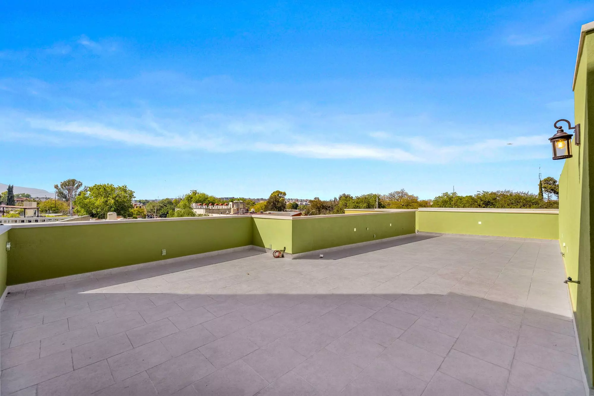 Casa Grillo — Guadiana, San Miguel de Allende — photo 23 — expansive rooftop terrace with panoramic views