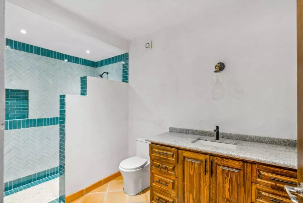 Villa Picasso — Guadiana, San Miguel de Allende — photo 4 — spa-inspired ensuite with turquoise accents