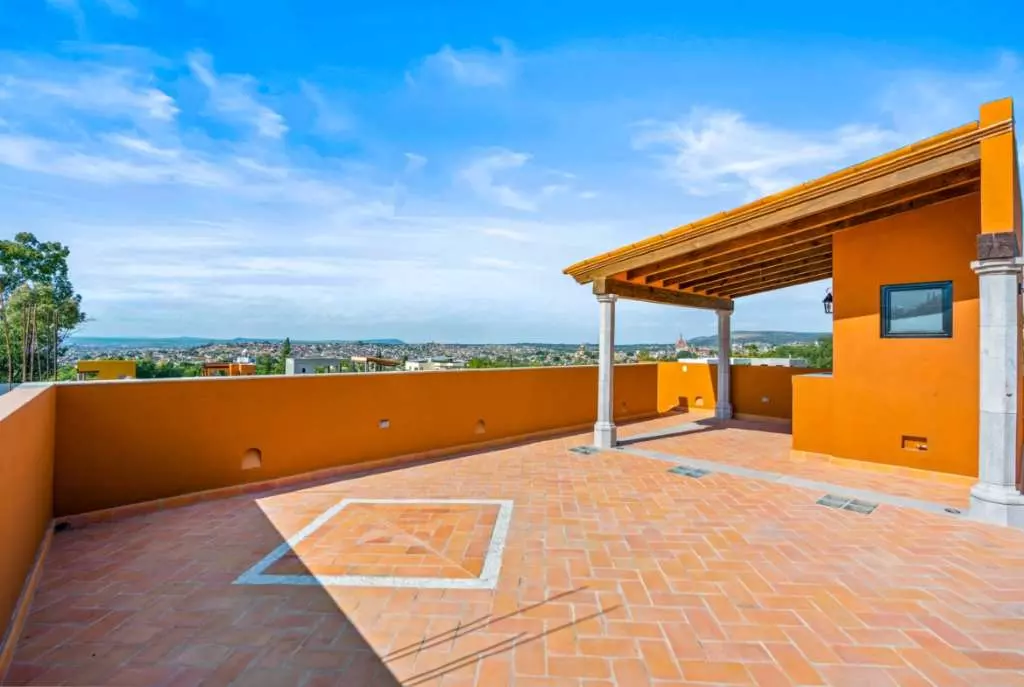 Villa Picasso — Guadiana, San Miguel de Allende — photo 6 — panoramic terrace with breathtaking valley views