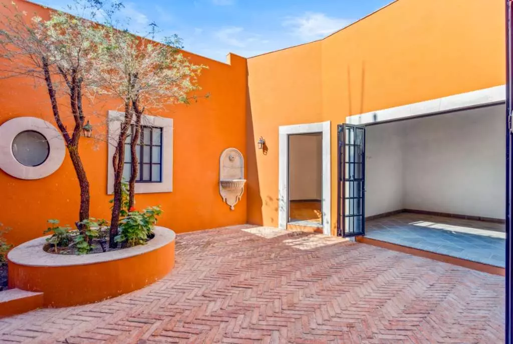 Villa Picasso — Guadiana, San Miguel de Allende — photo 13 — vibrant courtyard with colonial charm