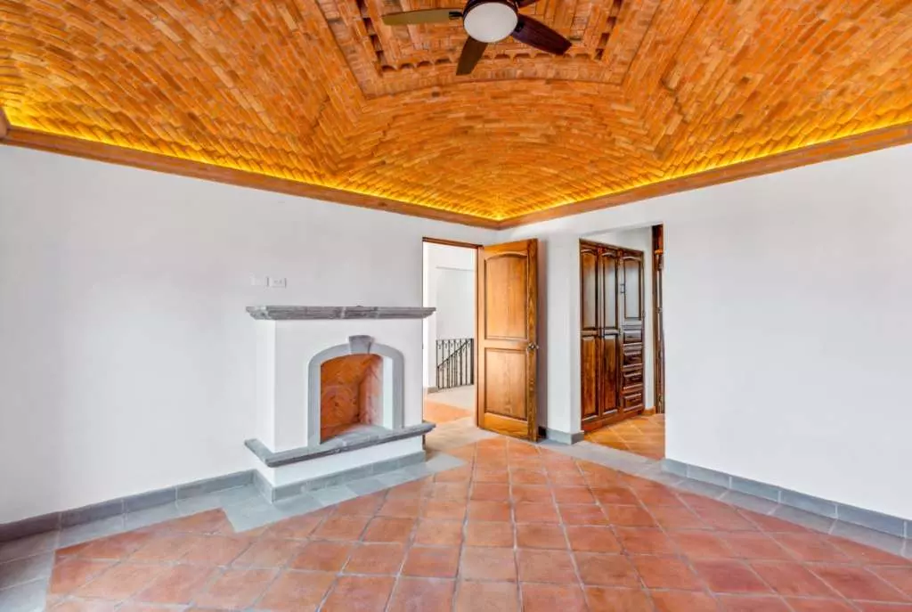 Villa Picasso — Guadiana, San Miguel de Allende — photo 15 — soaring wooden ceiling, rustic charm