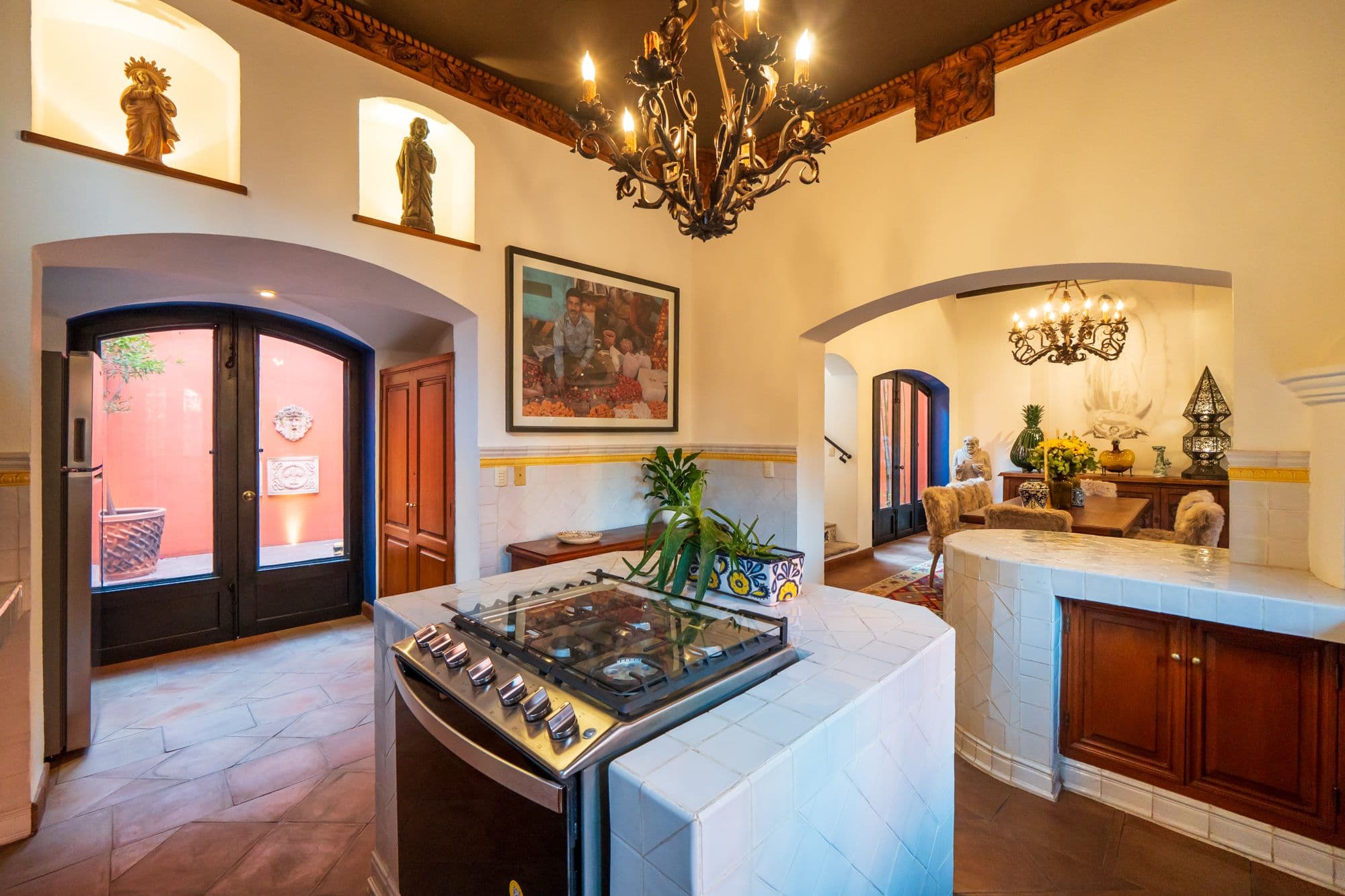 Casa Paraiso — Centro, San Miguel de Allende — photo 10 — elegant colonial retail gallery space