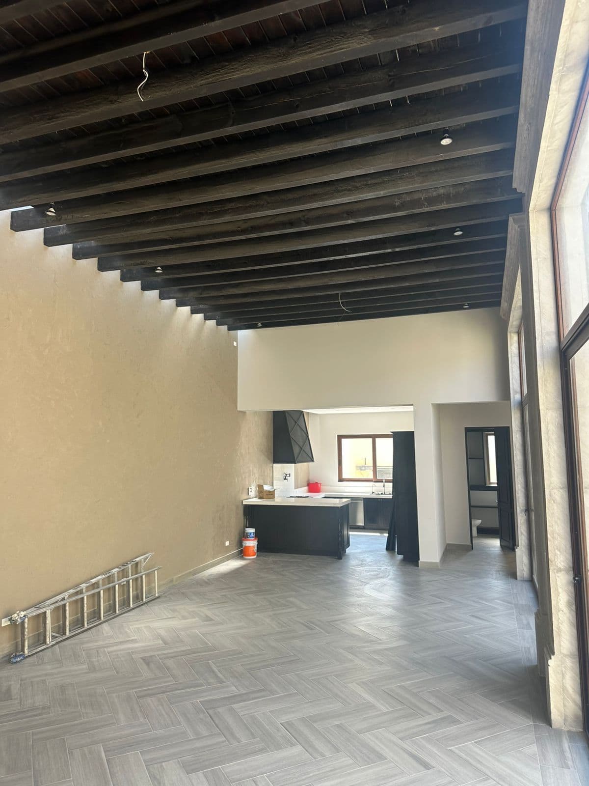 Casa Olivos — Residencial Malanquin la Mesa, San Miguel de Allende — photo 11 — soaring ceilings, rustic charm, contemporary elegance
