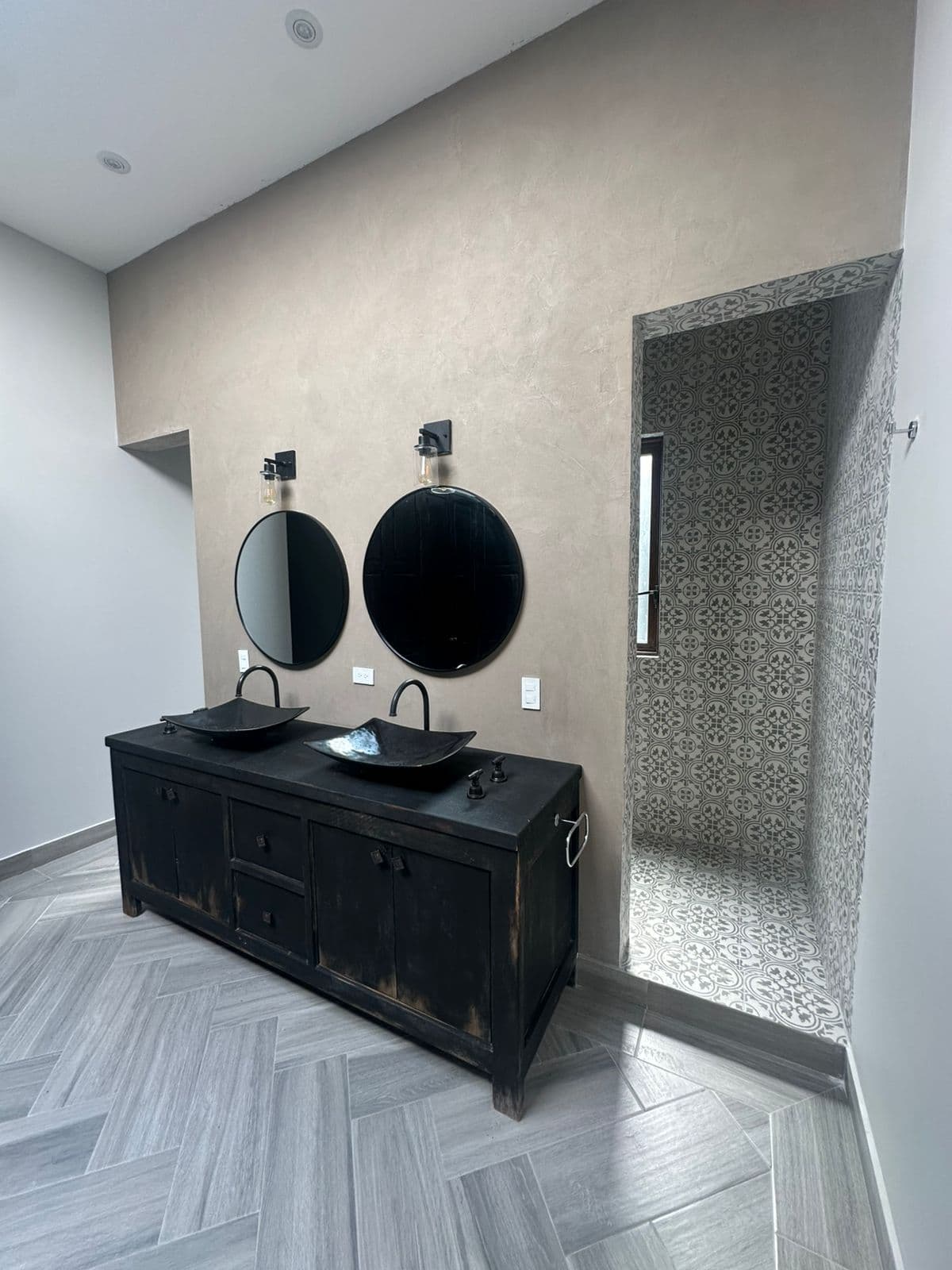 Casa Olivos — Residencial Malanquin la Mesa, San Miguel de Allende — photo 8 — sophisticated dual vanity spa sanctuary