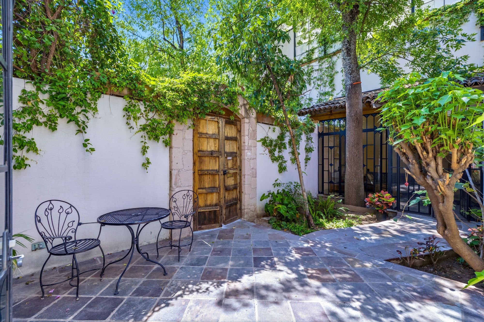 Casa Grande — Guadiana, San Miguel de Allende — photo 22 — verdant courtyard, dappled light, colonial charm