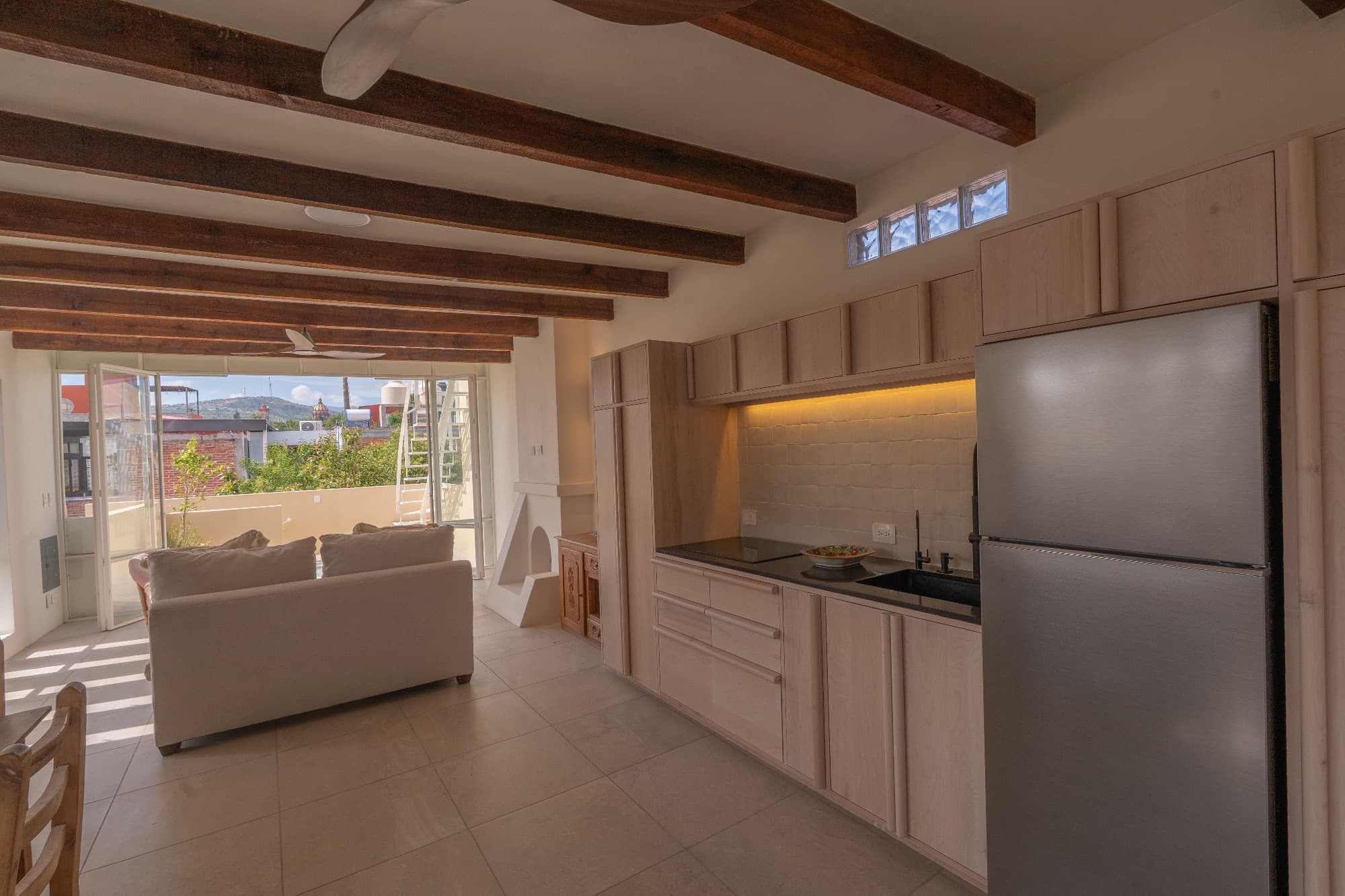 Condo del Sol — Guadalupe, San Miguel de Allende — photo 8 — luminous open-plan living with skyline views