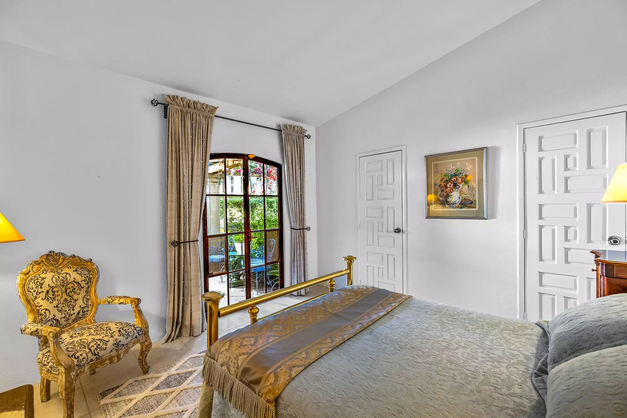 Casa Nispero — Atascadero (Arcos de San Miguel), San Miguel de Allende — photo 11 — elegant master suite, garden views