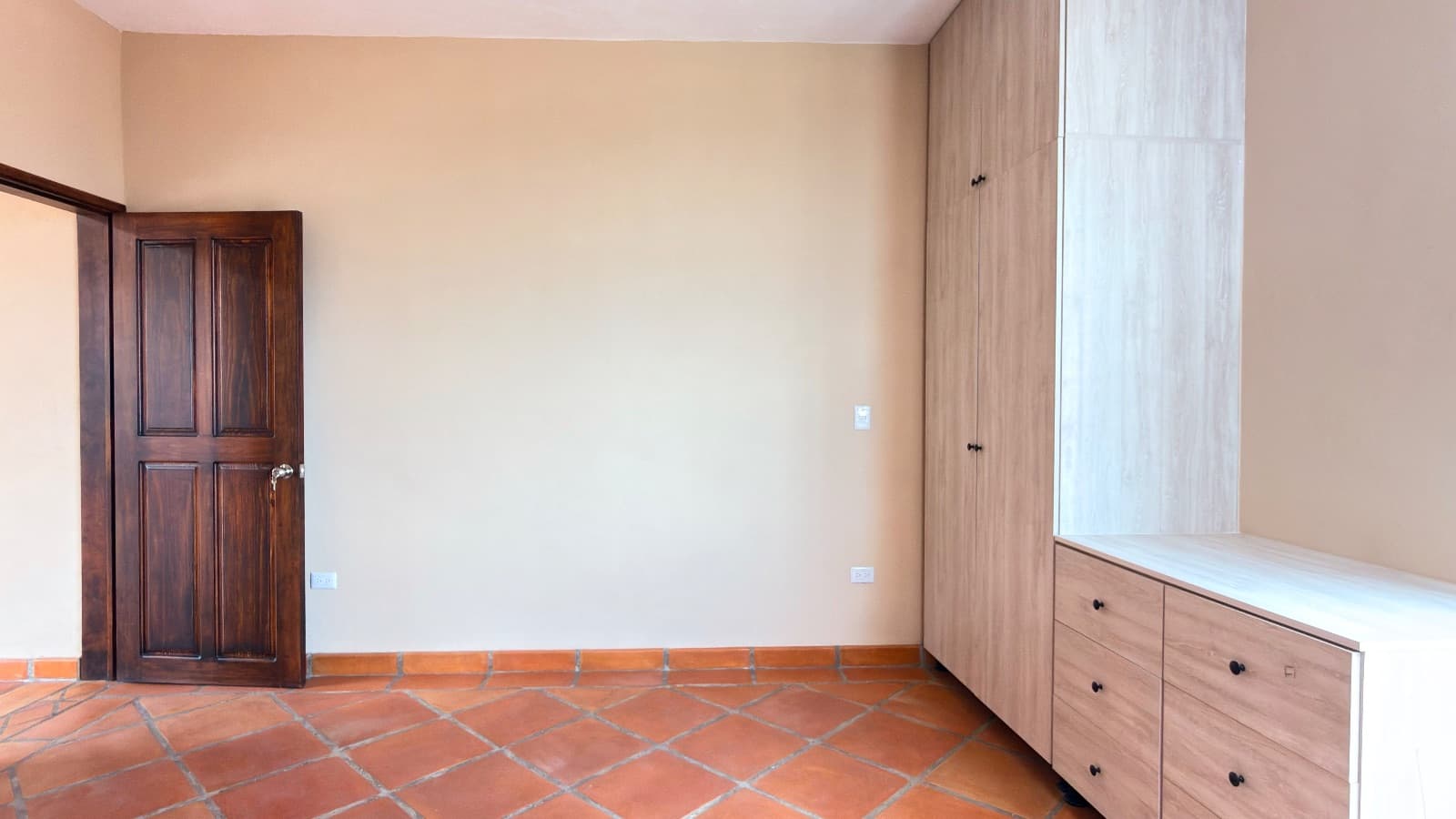 Duplex Juan Escutia 142 — Independencia, San Miguel de Allende — photo 17 — serene bedroom with terracotta elegance