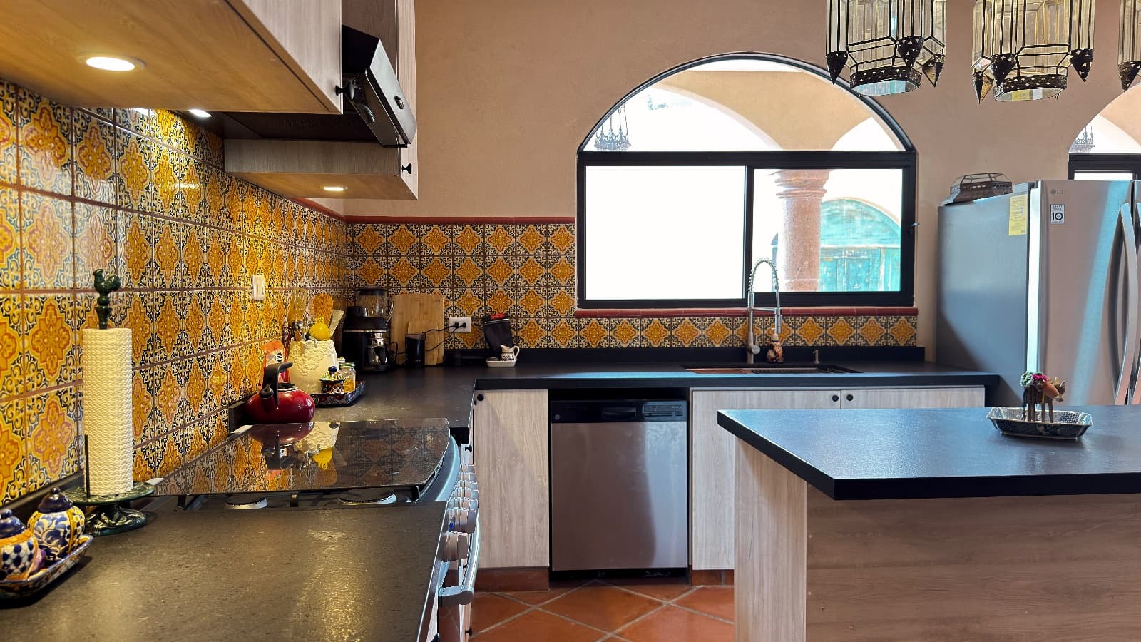 Duplex Juan Escutia 142 — Independencia, San Miguel de Allende — photo 2 — artisan kitchen with luminous talavera details