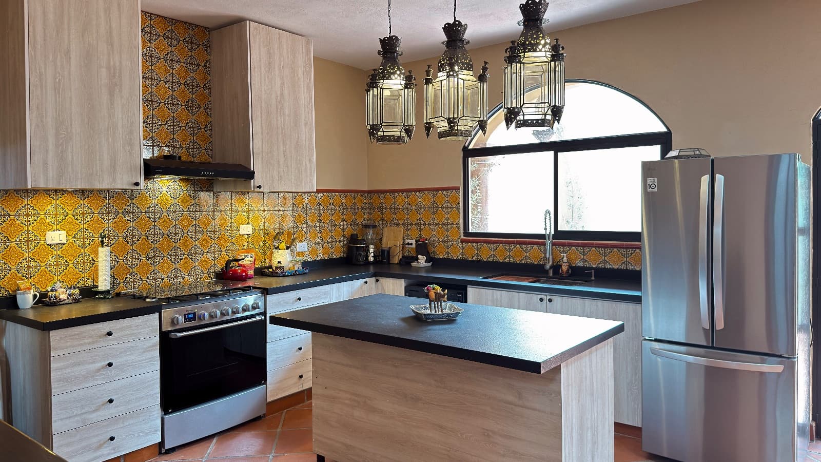 Duplex Juan Escutia 142 — Independencia, San Miguel de Allende — photo 3 — artisanal talavera kitchen, stunning architectural details