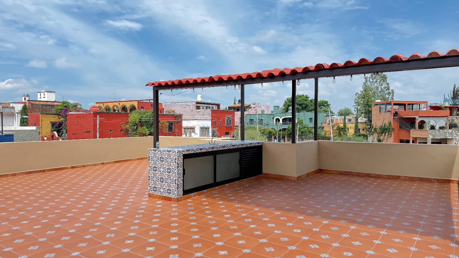 Duplex Juan Escutia 142 — Independencia, San Miguel de Allende — photo 21 — stunning rooftop with panoramic city views