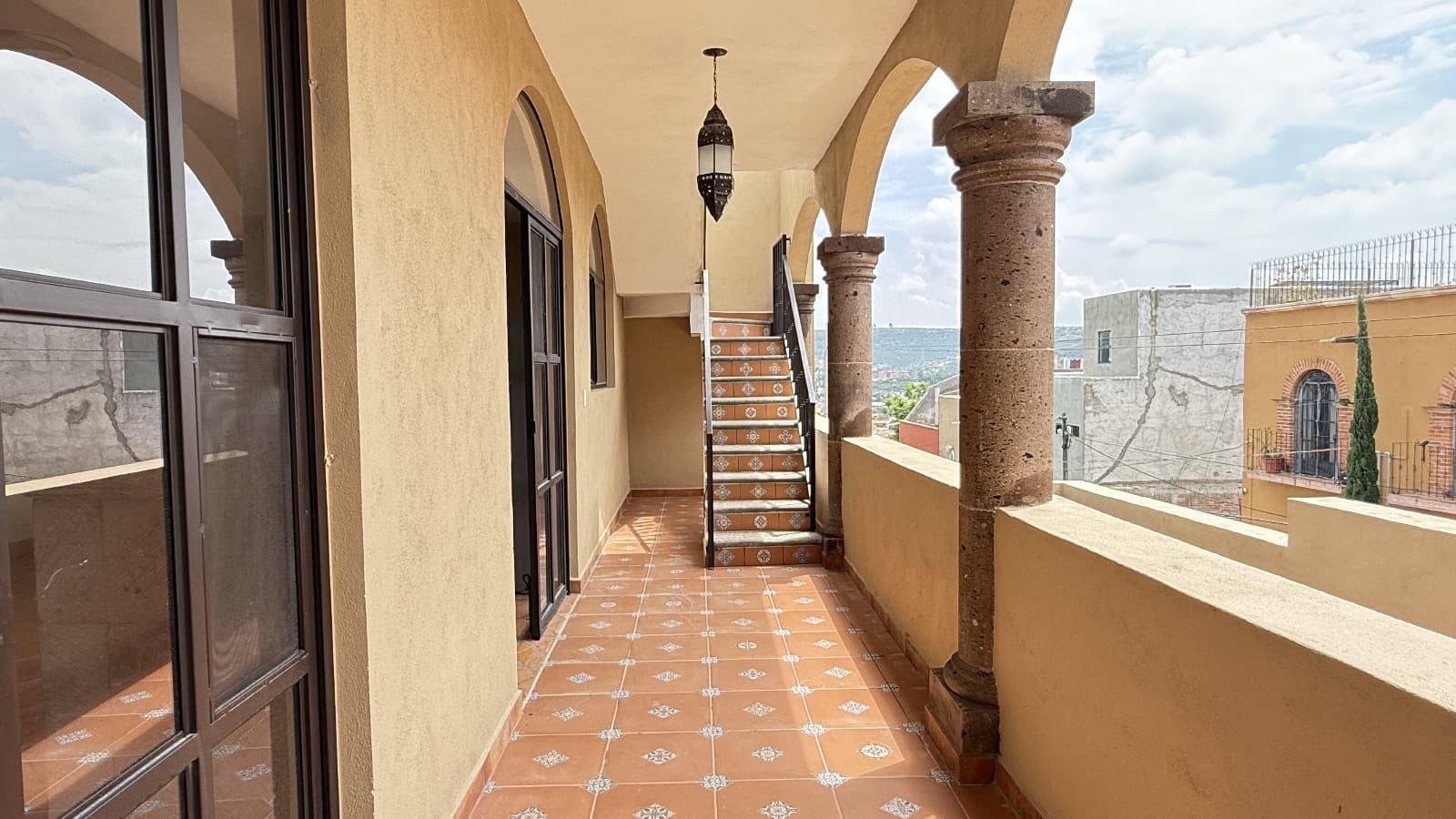 Duplex Juan Escutia 142 — Independencia, San Miguel de Allende — photo 12 — sunlit colonial corridor, panoramic vistas