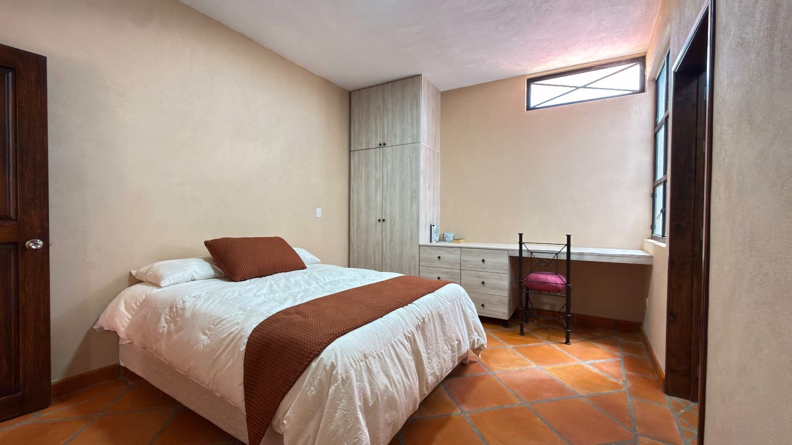 Duplex Juan Escutia 142 — Independencia, San Miguel de Allende — photo 9 — serene master suite, abundant natural light