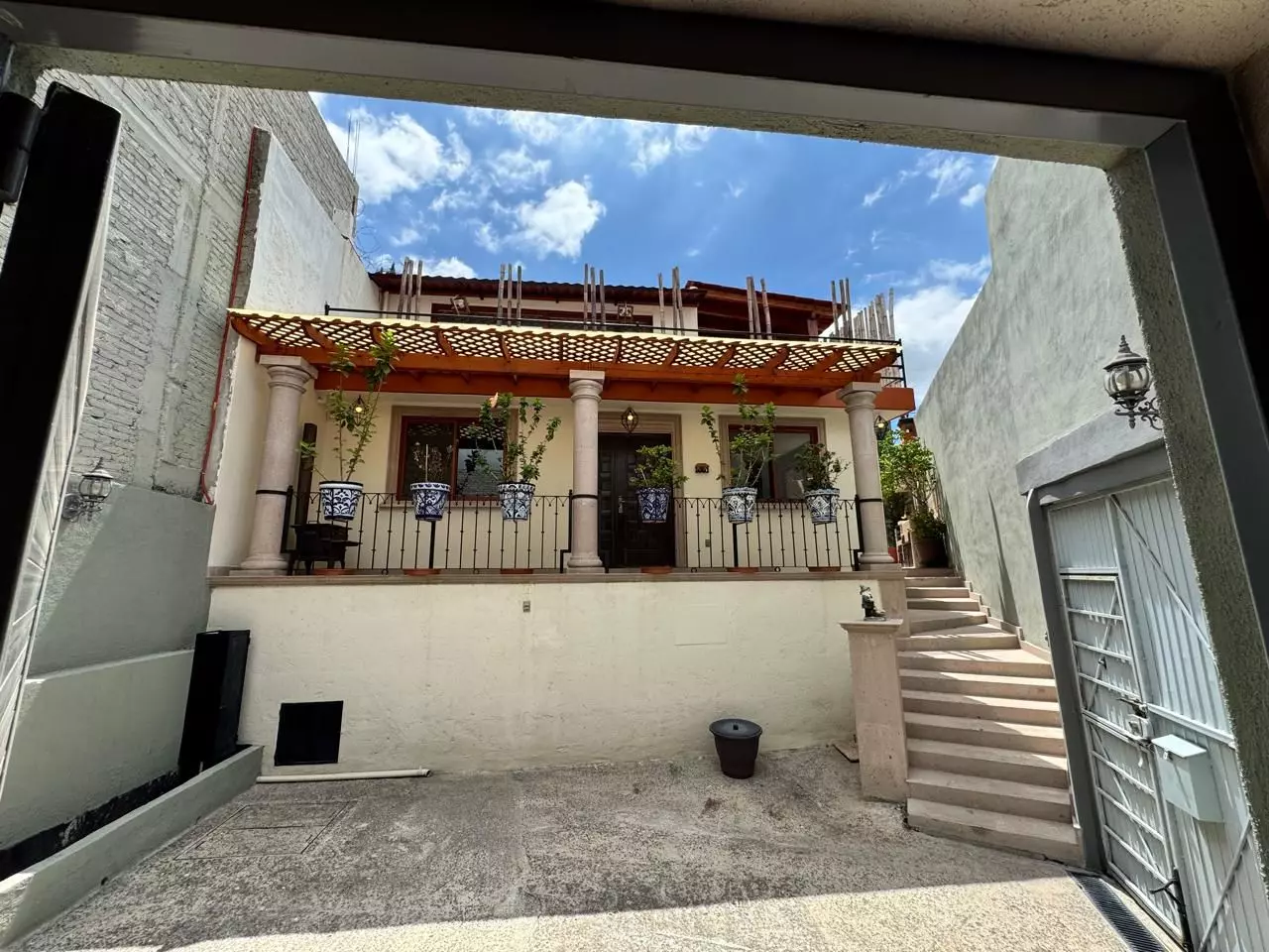 CASA LINDAVISTA — Lindavista, San Miguel de Allende — photo 10 — charming colonial courtyard, classical elegance