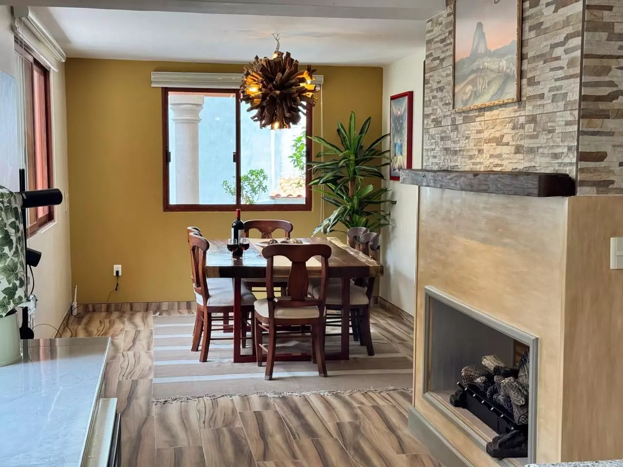 CASA LINDAVISTA — Lindavista, San Miguel de Allende — photo 22 — warm contemporary dining with architectural charm