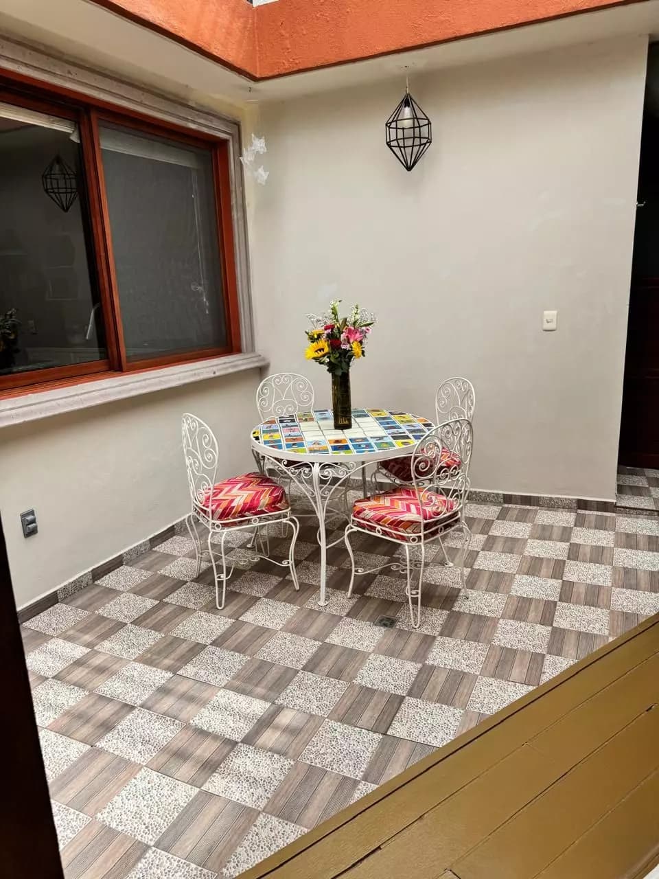 CASA LINDAVISTA — Lindavista, San Miguel de Allende — photo 23 — charming covered courtyard with vibrant character