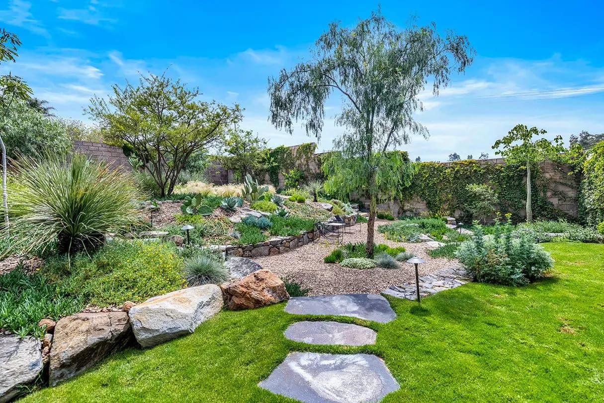 Casa Dos Gatos — Rinconada de Los Balcones, San Miguel de Allende — photo 8 — mature gardens, serene pastoral landscape