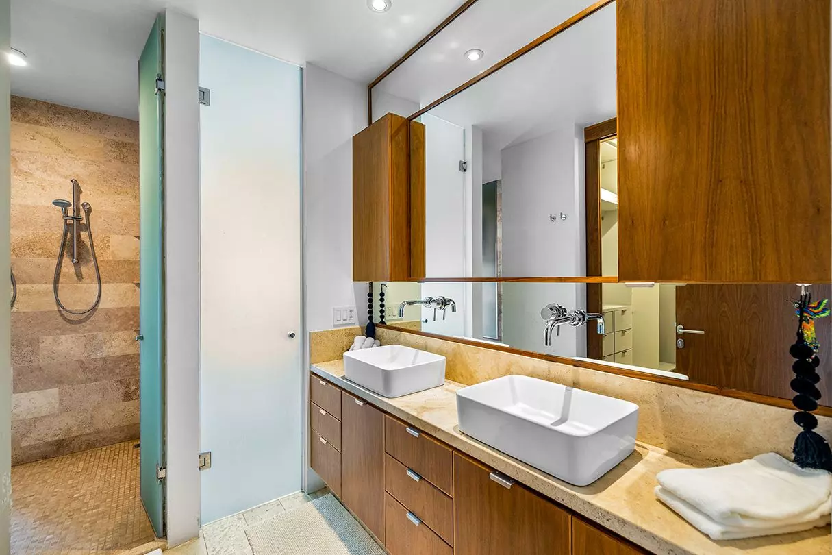 Casa Dos Gatos — Rinconada de Los Balcones, San Miguel de Allende — photo 13 — contemporary spa-inspired master bath