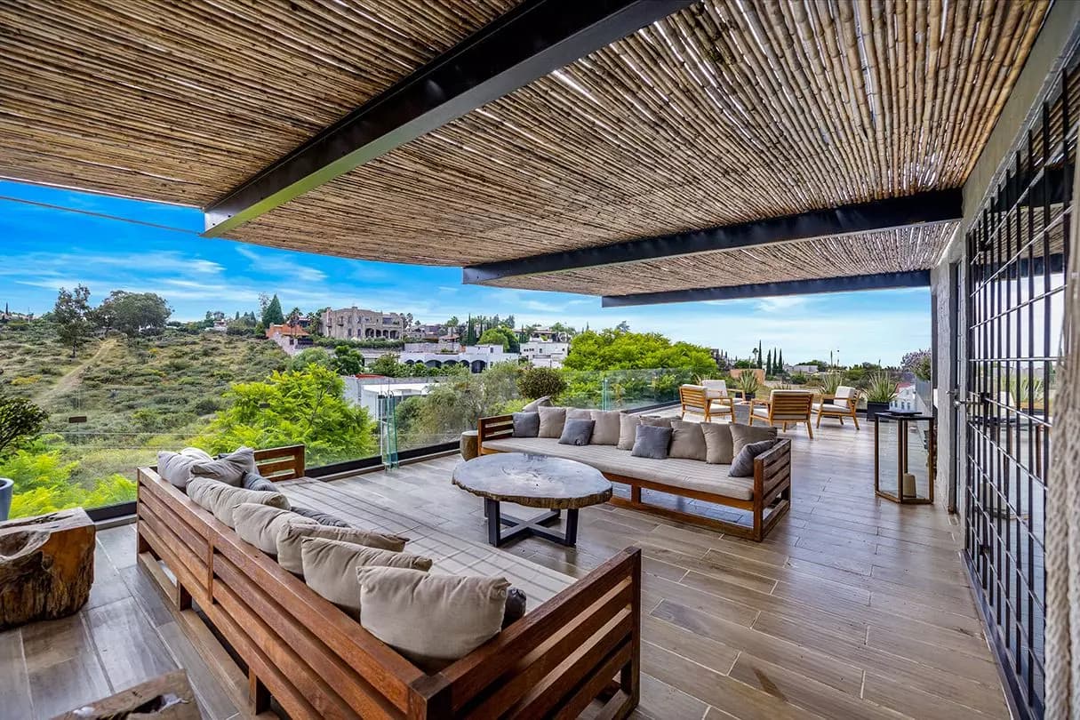 Casa Dos Gatos — Rinconada de Los Balcones, San Miguel de Allende — photo 21 — panoramic hilltop terrace, seamless indoor-outdoor living