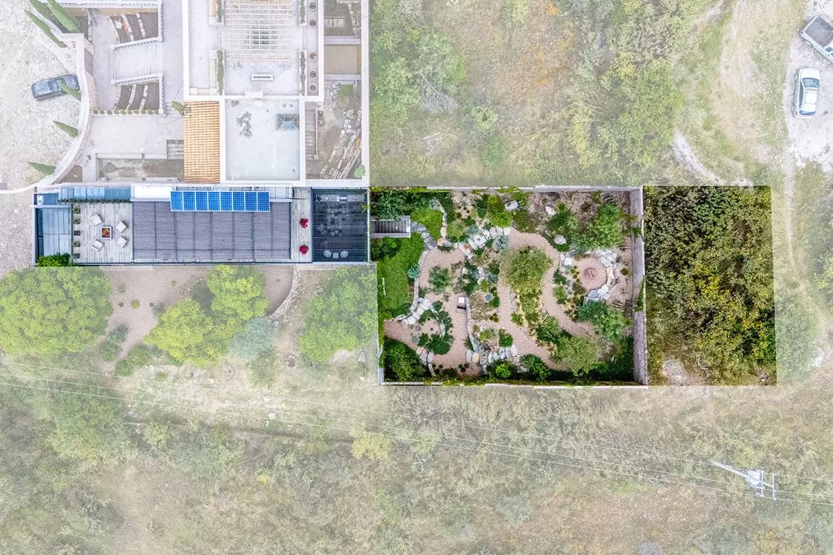 Casa Dos Gatos — Rinconada de Los Balcones, San Miguel de Allende — photo 25 — sprawling grounds, verdant gardens, modern sanctuary