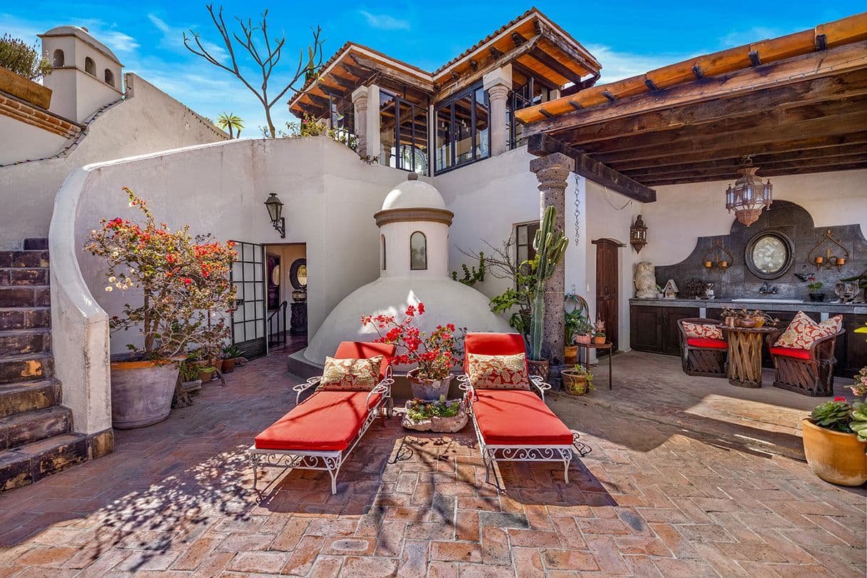 Casa Buho — Guadiana, San Miguel de Allende — photo 18 — enchanting courtyard, colonial architectural splendor