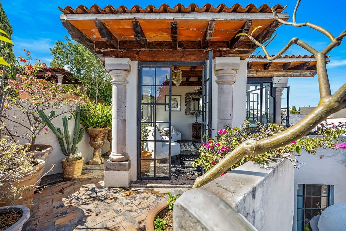 Casa Buho — Guadiana, San Miguel de Allende — photo 20 — charming colonial patio, abundant sunlight
