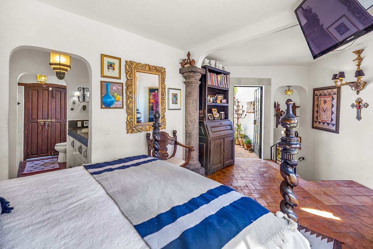 Casa Buho — Guadiana, San Miguel de Allende — photo 15 — authentic colonial bedroom with character