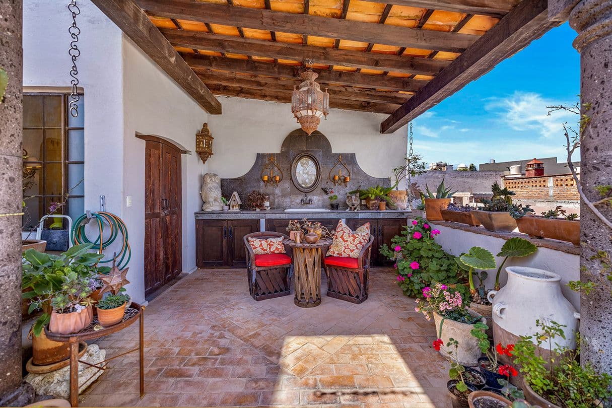 Casa Buho — Guadiana, San Miguel de Allende — photo 19 — charming colonial courtyard with mountain views