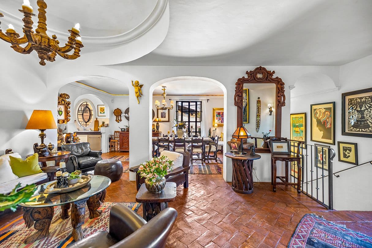 Casa Buho — Guadiana, San Miguel de Allende — photo 4 — graceful arches, curated art collection, flowing spaces