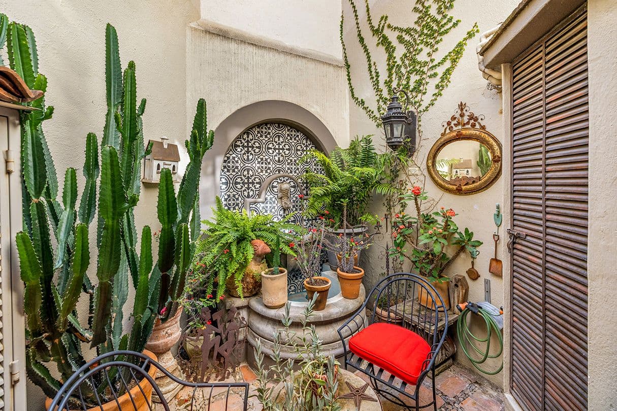 Casa Buho — Guadiana, San Miguel de Allende — photo 13 — enchanting courtyard garden, authentic charm