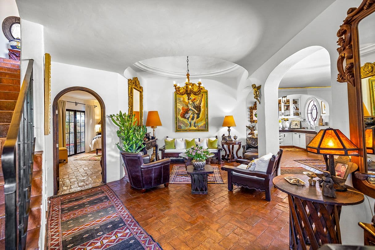 Casa Buho — Guadiana, San Miguel de Allende — photo 3 — luminous colonial elegance, soaring curved ceilings