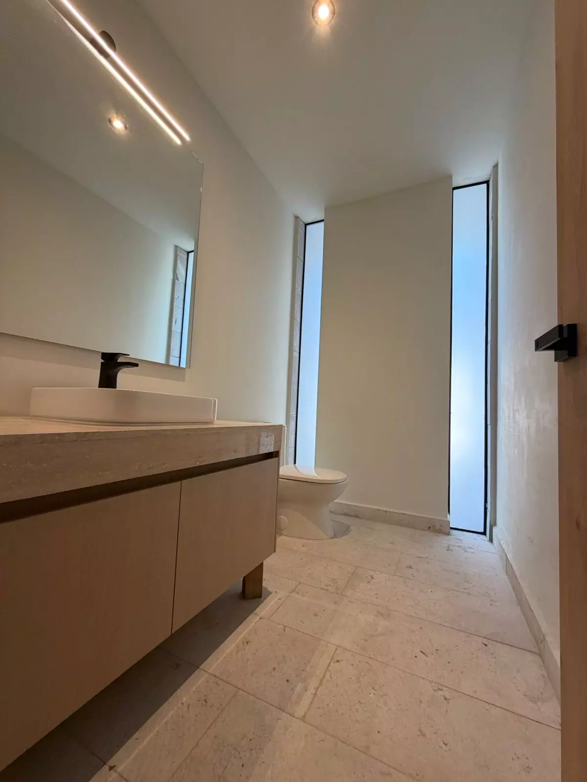 Casa La Losilla 54 — San Miguel de Allende Centro, San Miguel de Allende — photo 2 — contemporary spa-like master bath sanctuary