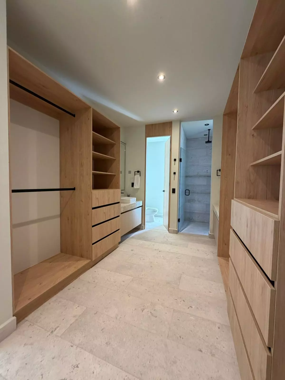 Casa La Losilla 54 — San Miguel de Allende Centro, San Miguel de Allende — photo 9 — sophisticated walk-in closet, natural light