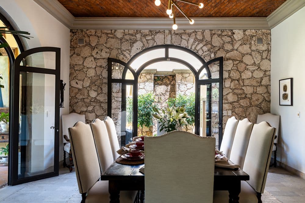 Casa Bella — Guadiana, San Miguel de Allende — photo 7 — elegant dining with arched garden views